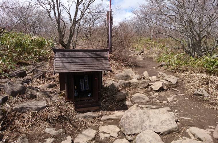 山頂はわりと広い